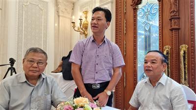 Ông Mai Đức Hiển phát biểu tại hội nghị Ban liên lạc Họ Mai