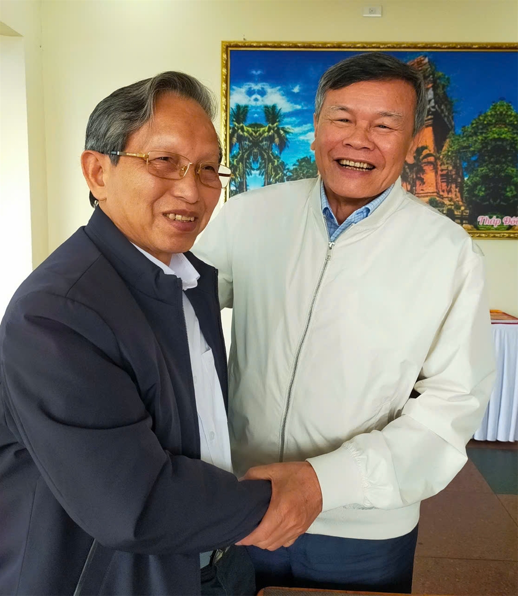 MÙA HOA MAI ẤM ÁP TÌNH THÂN