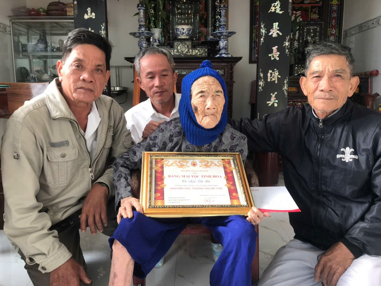 MÙA HOA MAI ẤM ÁP TÌNH THÂN