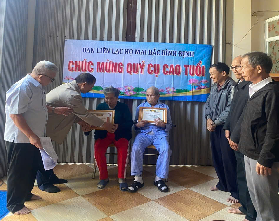 MÙA HOA MAI ẤM ÁP TÌNH THÂN