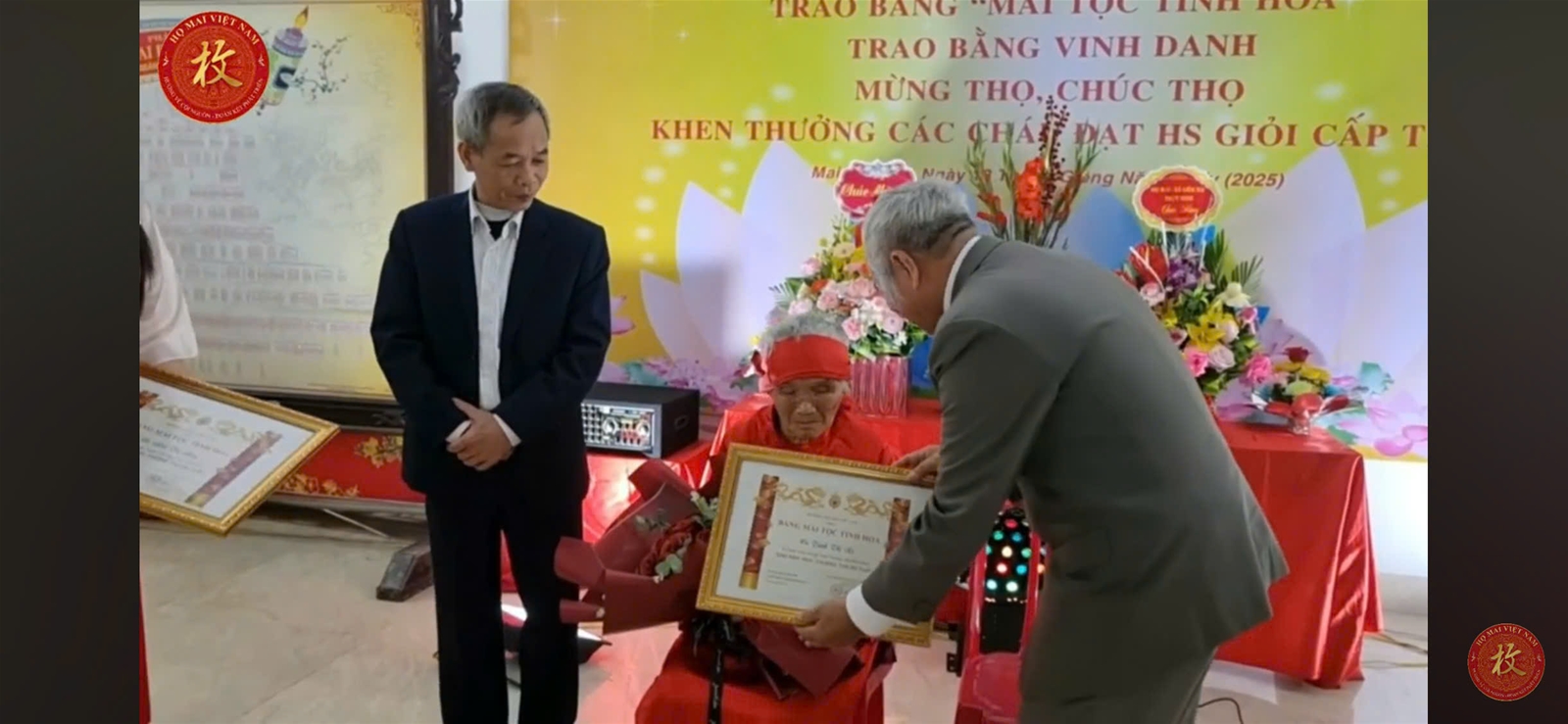 Hội đồng lâm thời họ Mai tỉnh Nam Định tổ chức mừng thọ, khen thưởng và trao bằng Mai tộc tinh hoa
