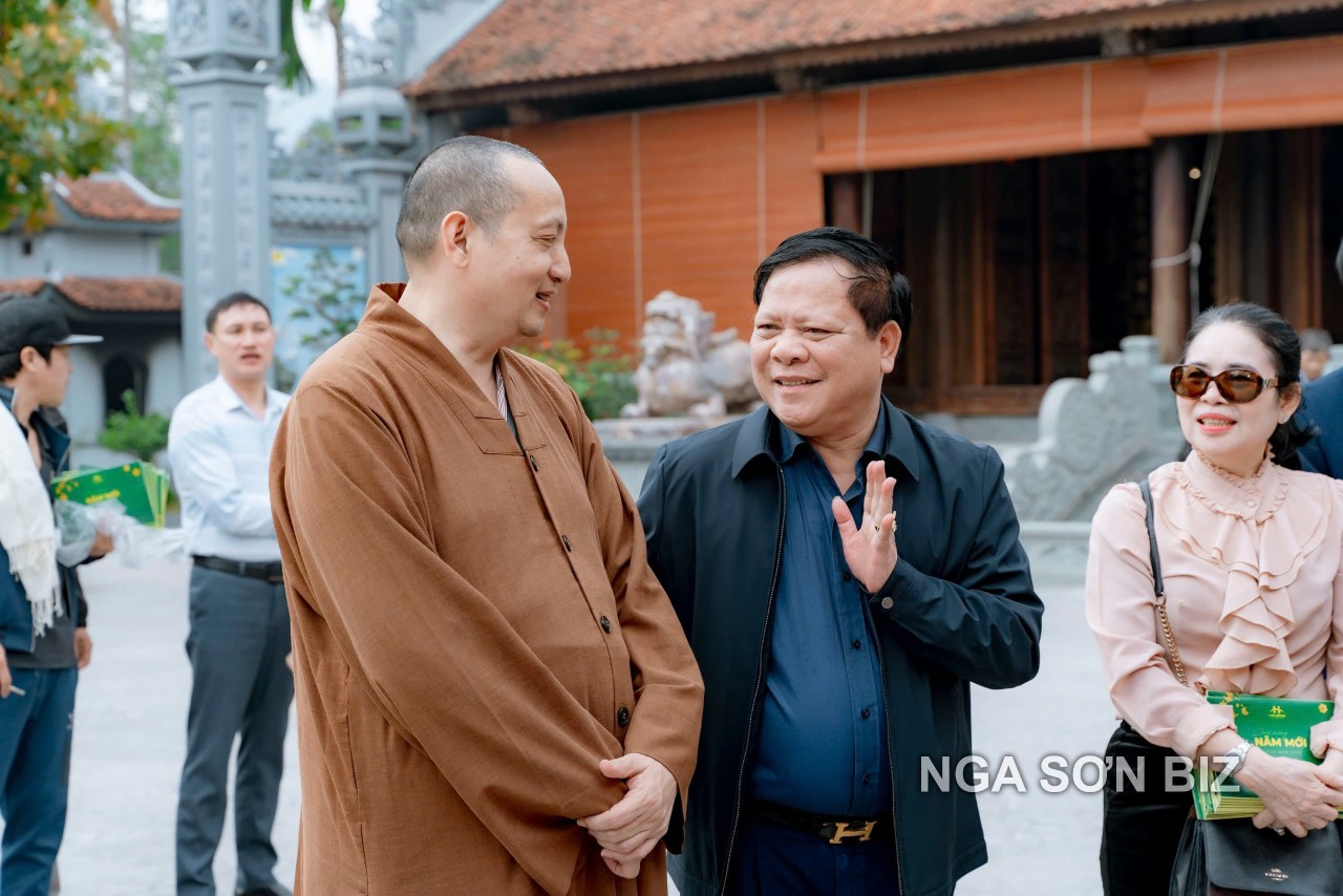 Doanh nhân Mai Xuân Thắng, Chủ tịch kiêm Tổng Giám đốc Tập đoàn Du lịch Hải Đăng, đã trao tặng 130 phần quà cho người dân tại thôn 7 làng Chính Đại, xã Nga Điền, Nga Sơn, Thanh Hóa