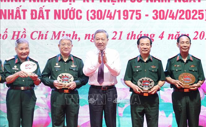 Tổng Bí thư Tô Lâm gặp mặt đại biểu tướng lĩnh, Anh hùng lực lượng vũ trang nhân dân...