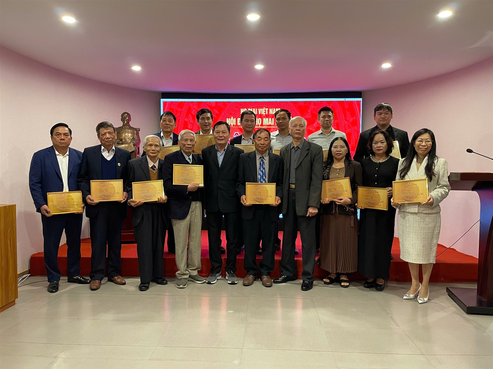 HỌ MAI HÀ NỘI TỔ CHỨC HỘI NGHỊ TỔNG KẾT NĂM 2025: GẮN KẾT DÒNG TỘC, VINH DANH THẾ HỆ TRẺ