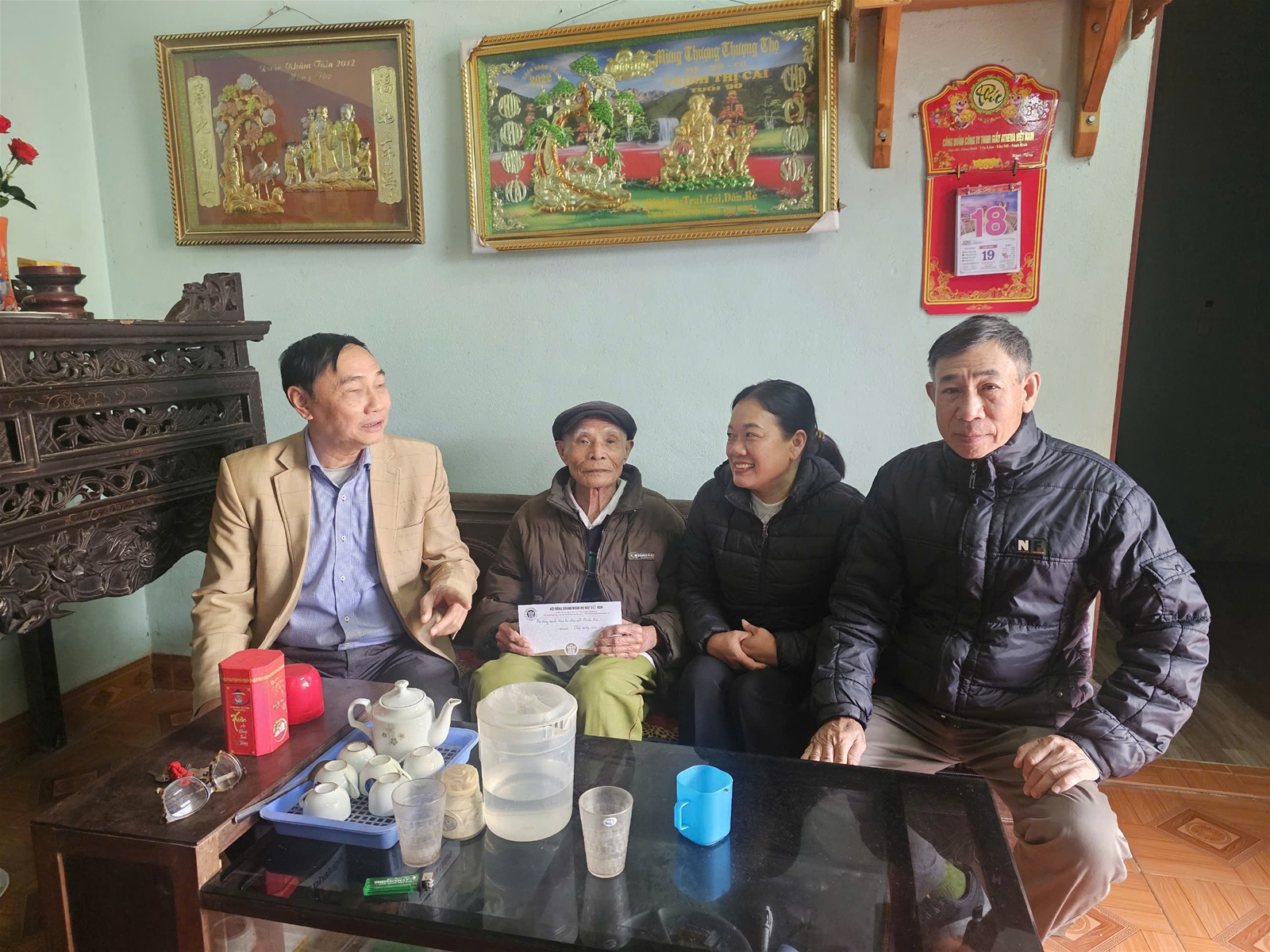 Thường trực Hội đồng Họ Mai tỉnh Thanh Hóa tổ chức Lễ trao bằng “Mai tộc tinh hoa” cho các cụ thượng thọ 100 tuổi trở lên