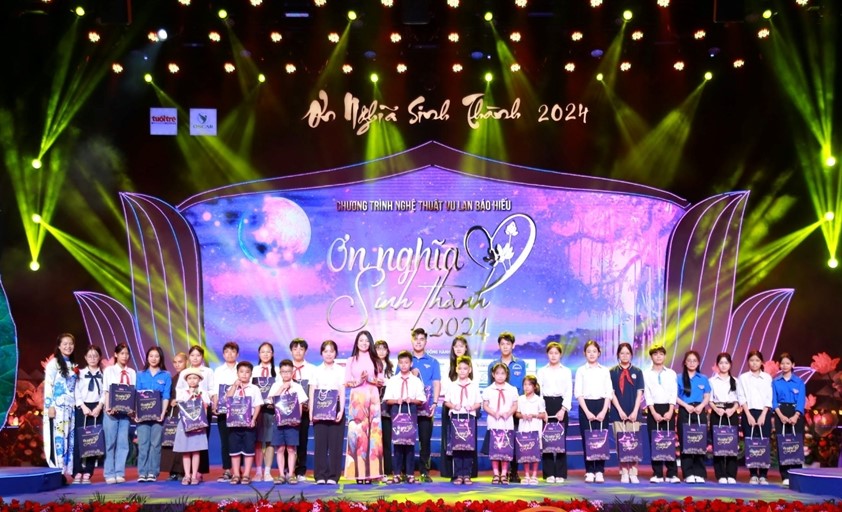 Rưng rung xúc động trong chương trình nghệ thuật “Ơn nghĩa sinh thành 2024”