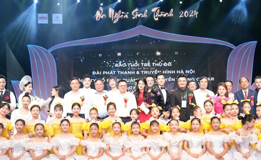 Rưng rung xúc động trong chương trình nghệ thuật “Ơn nghĩa sinh thành 2024”