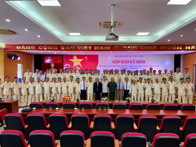 Hội đồng họ Mai Việt Nam tổ chức gặp mặt sĩ quan Công an nhân dân