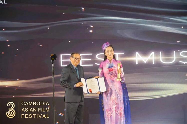 'Đóa hoa mong manh' của Mai Thu Huyền giành giải thưởng tại LHP Campuchia