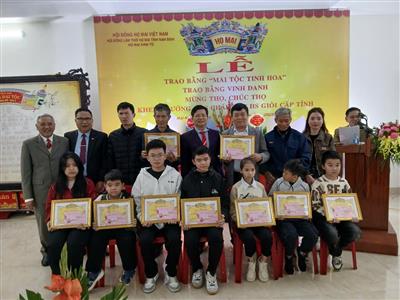 Hội đồng lâm thời họ Mai tỉnh Nam Định tổ chức mừng thọ, khen thưởng và trao bằng Mai tộc tinh hoa