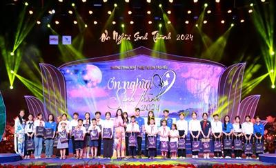 Rưng rưng xúc động trong chương trình nghệ thuật “Ơn nghĩa sinh thành 2024”