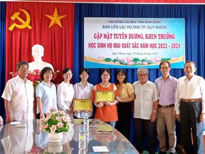 Bình Định: khen thưởng, hỗ trợ học sinh sinh viên họ Mai trong tỉnh